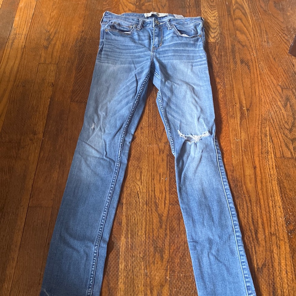 Abercrombie and fitch light wash skinny jeans (size 26)